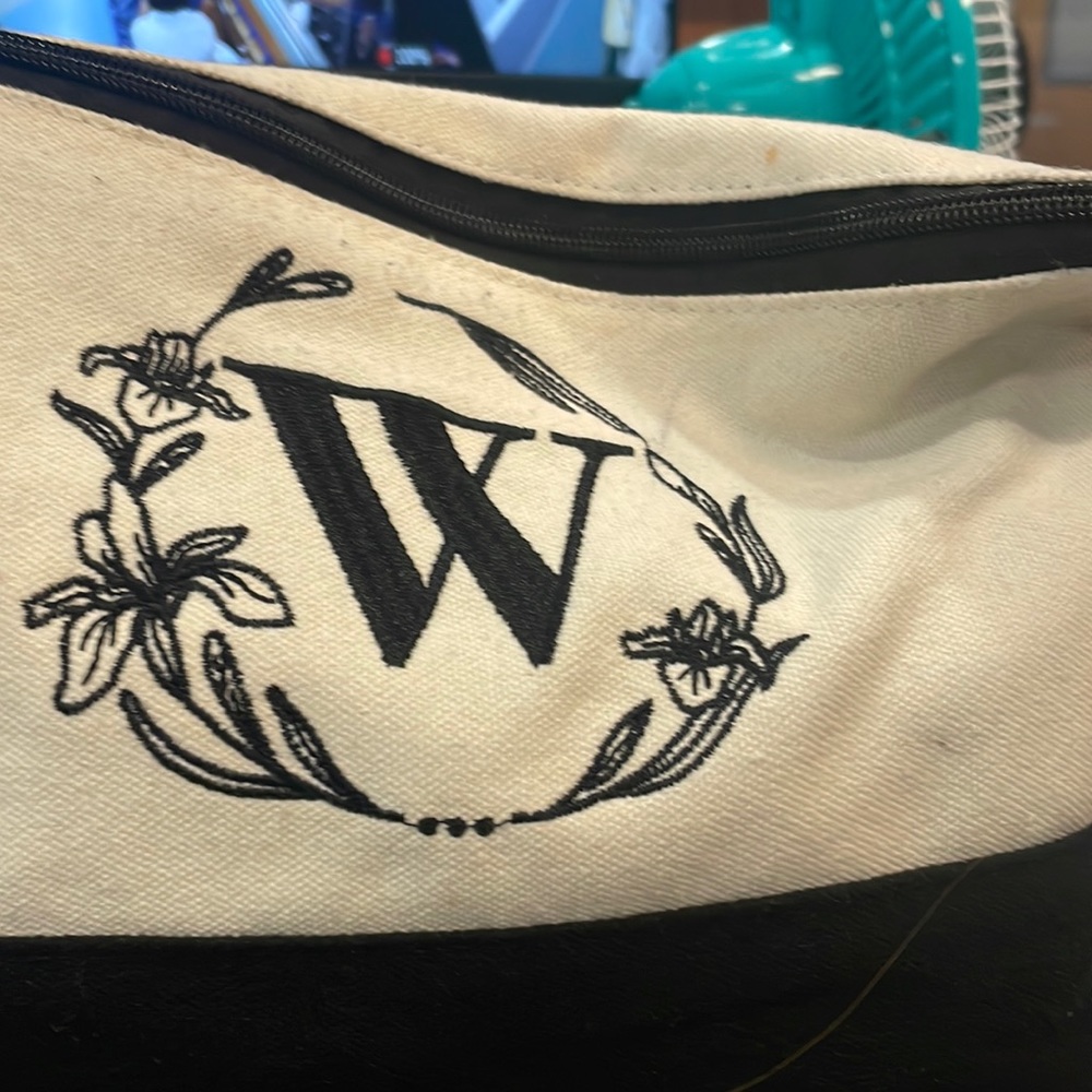 Zipper pouch bag